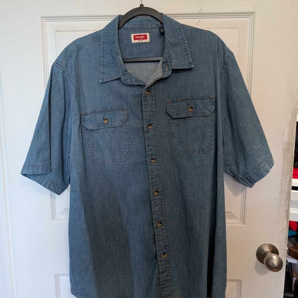 NWOT Wrangler Men's Blue Denim Shirt - Size XL